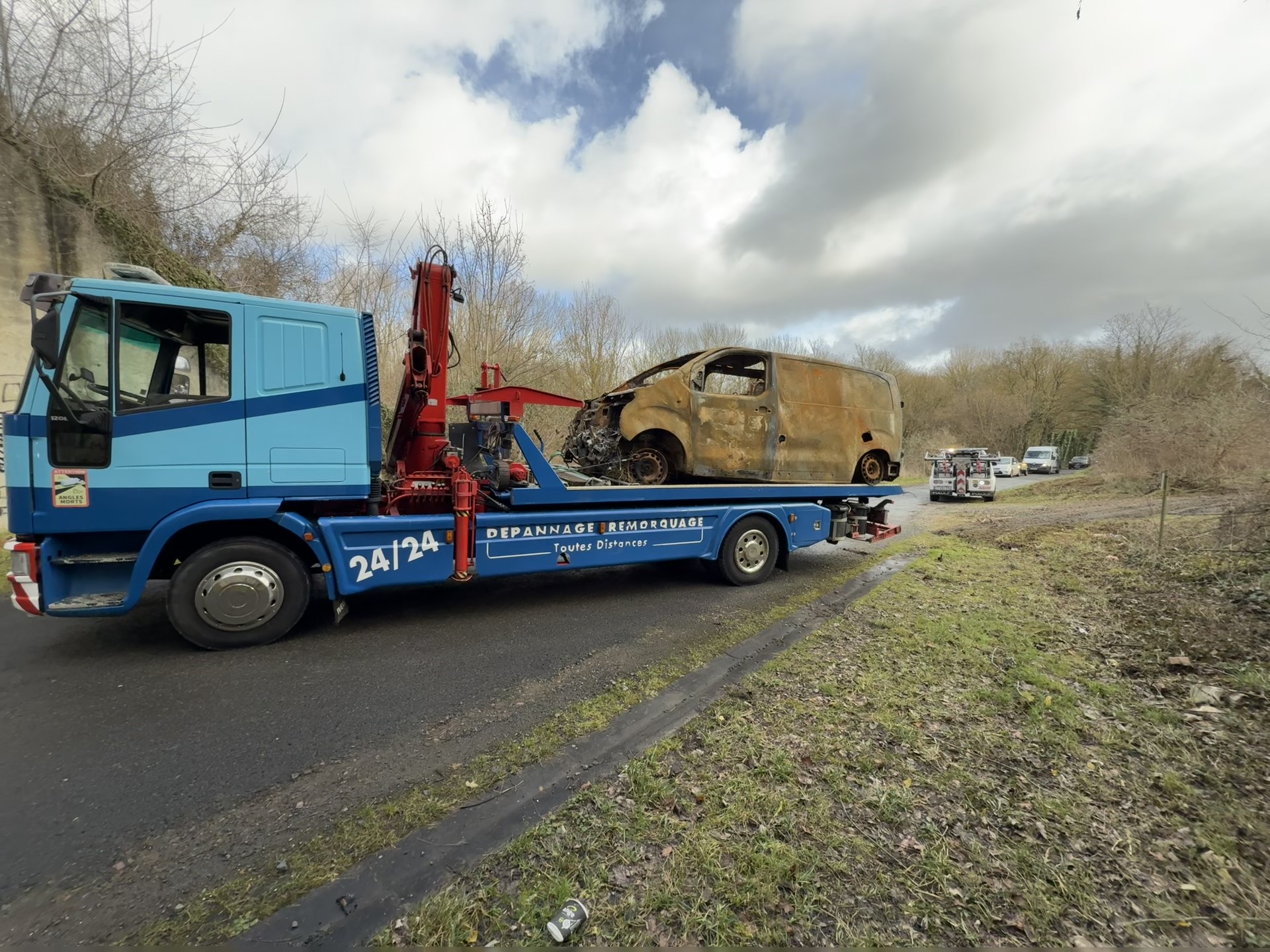 CAMION VIEUX IVECO BLEU